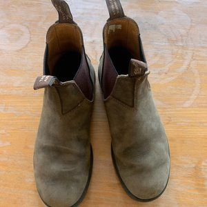 Lightly Used Men's Blundstones (AU7/US8)